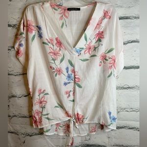 NWOT Acting Pro Floral Top size L